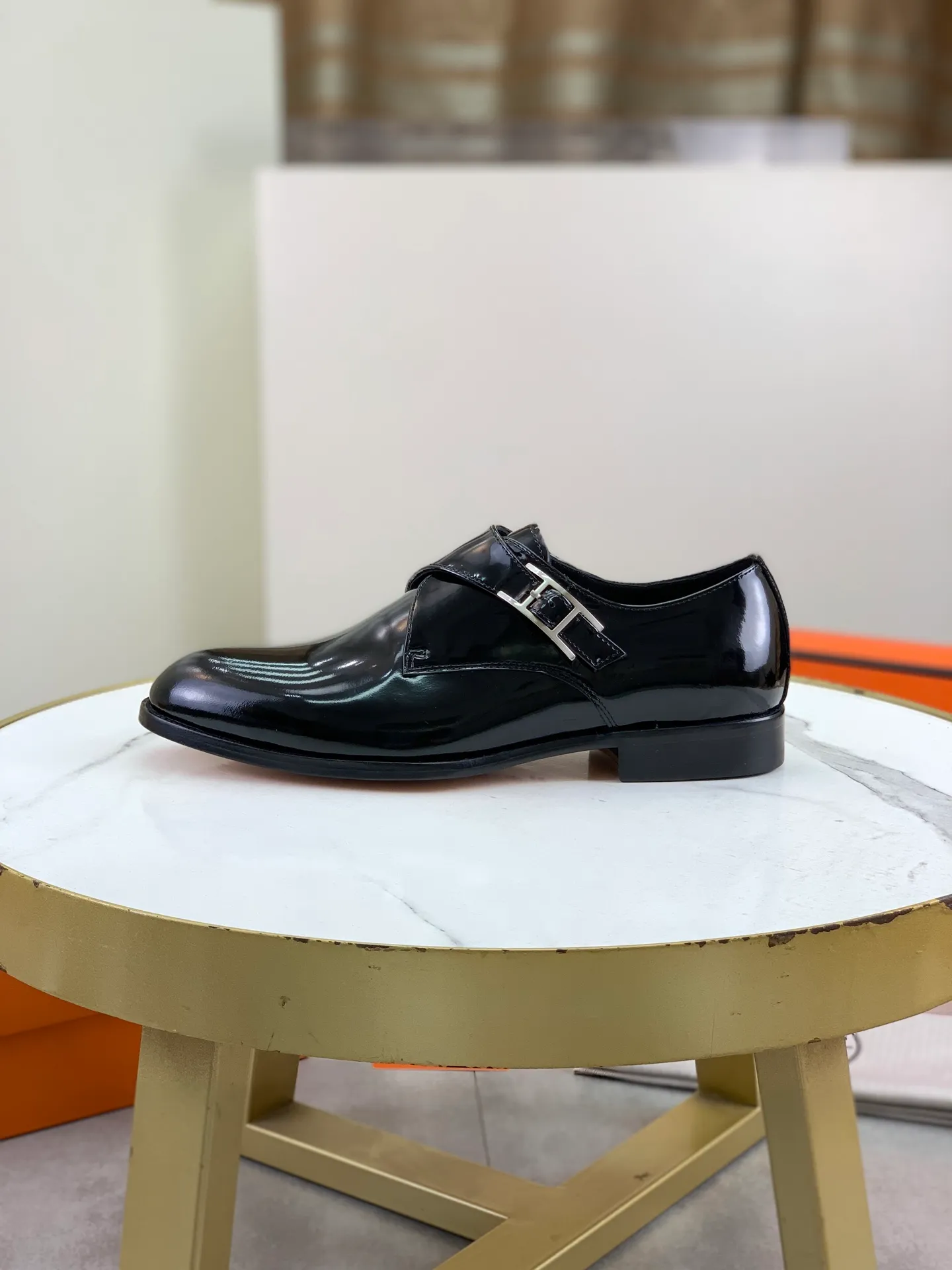 Factory price P940 💰💎💎💎 Original genuine leather outsole Brand: Hermès Grade: Same as the official website Original quality materials: Original soft calfskin Water-dyed cowhide lining Original Italian genuine leather outsole Style categories: Men's fashion Formal casual leather shoes Slip-on men's shoes series Young fashion European and American trends British style Code number: 39-45 (38.46 can be customized)